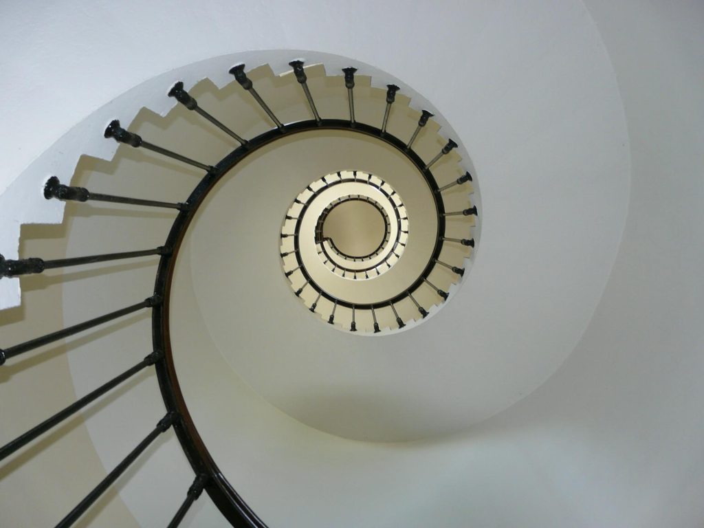 Escalera en espiral elegante